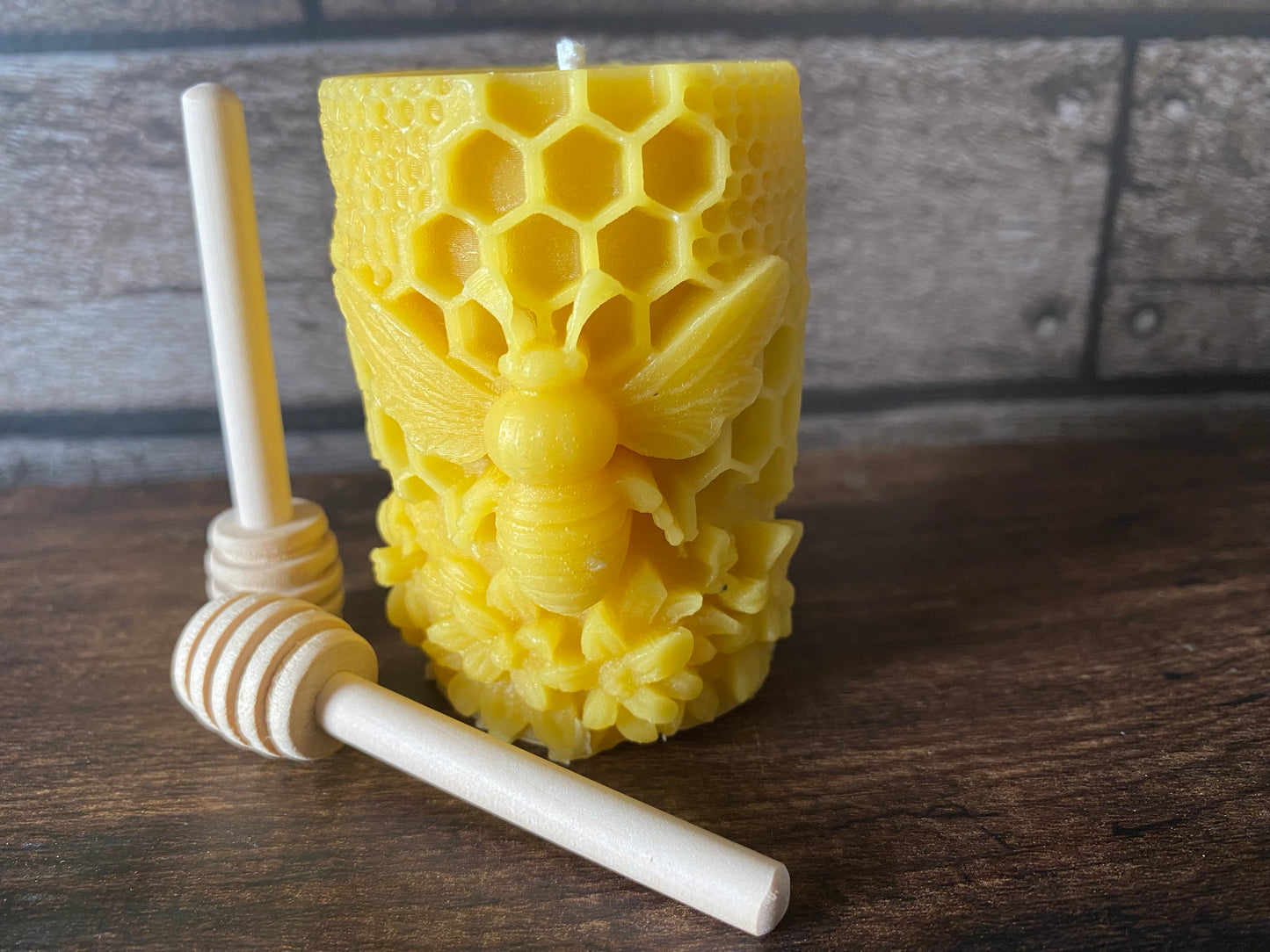 Beeswax Candle (Queen Bee) Free Postage