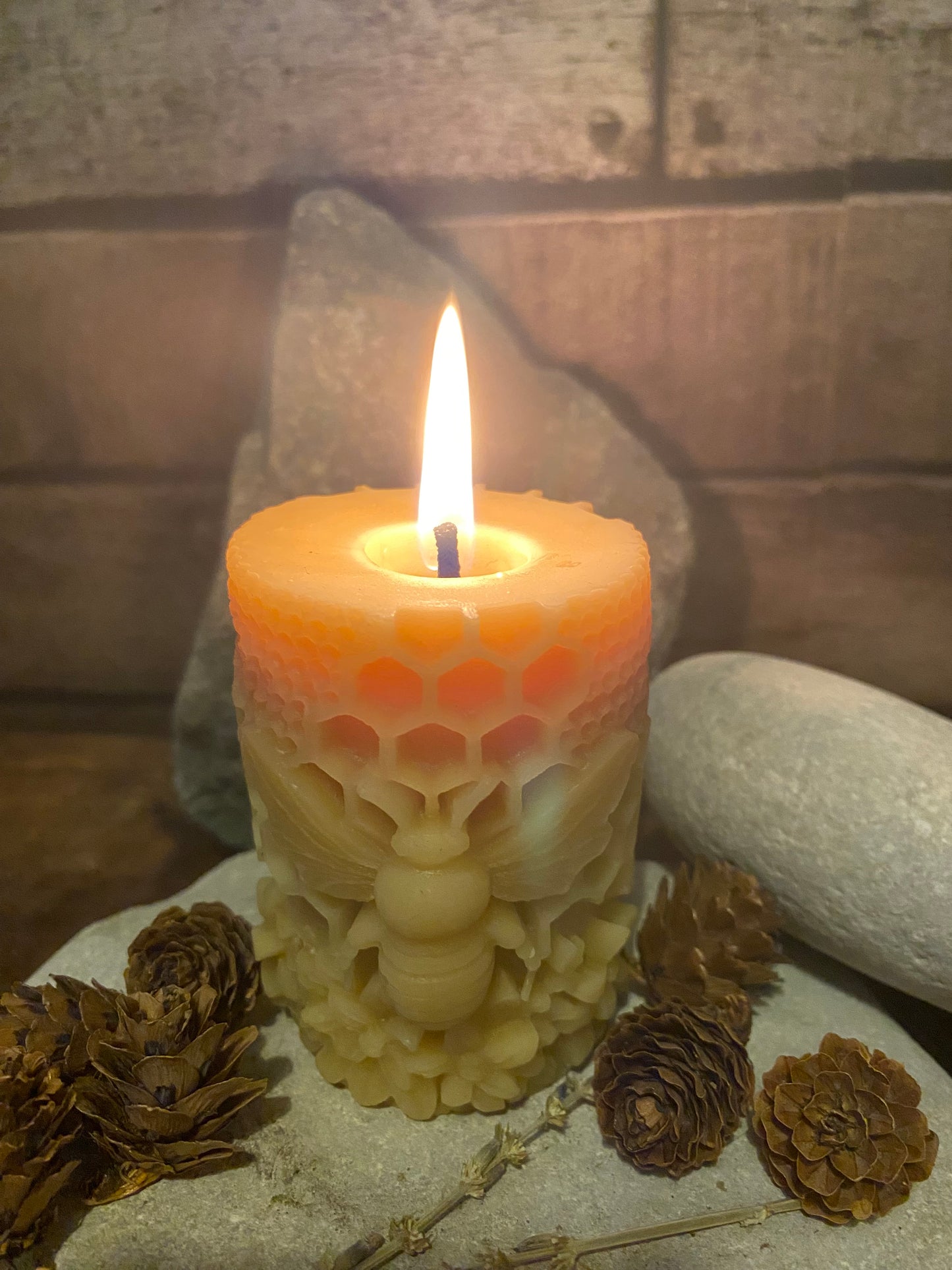 Beeswax Candle (Queen Bee) Free Postage
